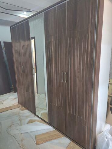 Unitazlar: ❇️Dolab satilir 6qapilidir olcu 2.5.2.5 derinlik 60sm yaxsi