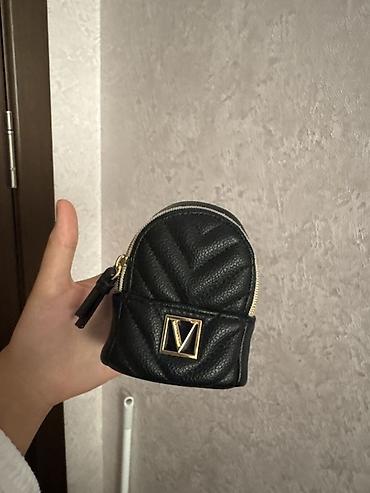 kipling monkey: Мини-рюкзак-брелок Victorias Secret из экокожи, черный - Компактный — 2