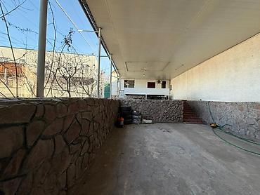 Продажа коттеджей и домов: Продаётся жилой дом с доп. строениями в районе Аламединского рынка — 2