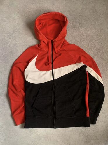 мужское пальто черное: Nike Big swoosh jacket Размер M Состояние дефекты на рукавах