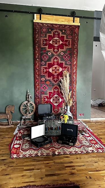 retro gramofon: Kompakt kökçə formalı vinil pleyerlər – retro dizaynlı, portativ və — 2