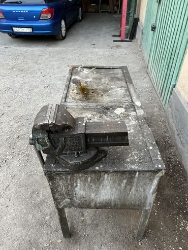 бу письменные столы: Продаю тису с железным столом