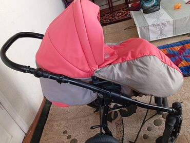 детская трехколесная коляска: Коляска, цвет - Розовый, Б/у