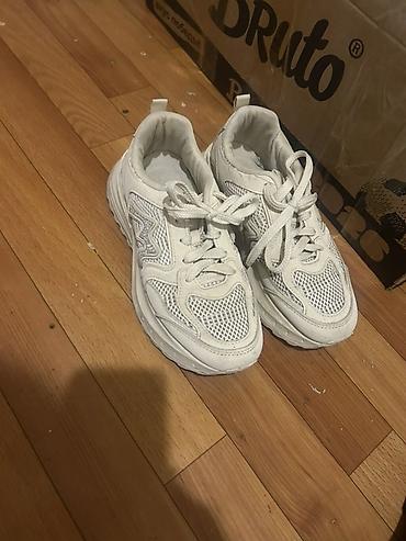 Мужская обувь: Ağ rəngli qadın idman ayaqqabısı - Stil: chunky/“dad sneakers” — 2