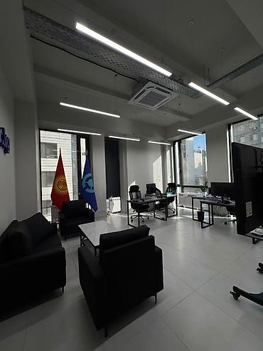 Кыймылсыз мүлк: Ижарага Толугу менен кеңсе: IT-компания, 35 м², Бизнес борборунда, Ремонту менен, Бийик шыптар менен — 10