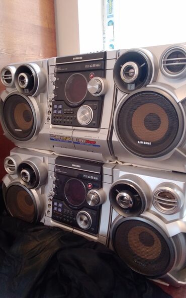 Musiqi mərkəzləri: 3800 w Güclü səs sistemi 2 Basoviki 2 Səs Kalonkaları var — 9