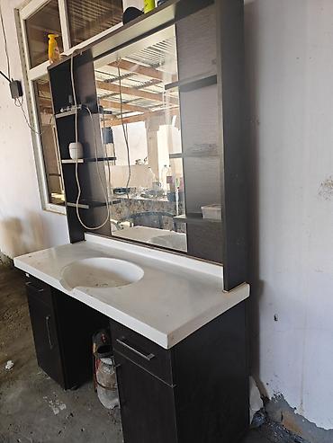 тумба в ванную комнату: Vanna otağı üçün güzgülü lavabo dəsti - Üst hissədə iri güzgü və hər — 1