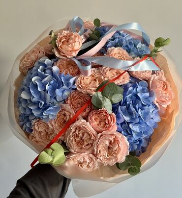 разделочный стол из нержавейки для кафе: Букет «Ai ai Flowers» с гортензией и пионовидными розами Свежий