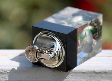 Ostali kućni aparati: Vintage Stoni upaljač 70-te. Masivan, stoni upaljač sa motivima na lalafo.rs — 5 Ostali kućni aparati: Vintage Stoni upaljač 70-te. Masivan, stoni upaljač sa motivima — 5