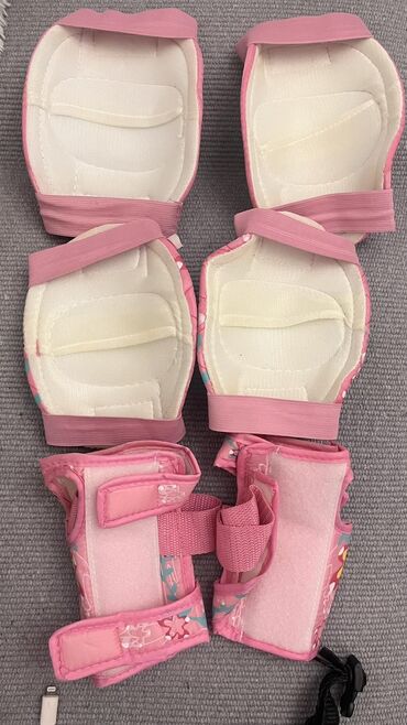 Roleri i rolšue: Malo korišćeni, potpuno očuvani roleri, veličina podesiva od 38-41, sa — 8