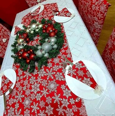 Posteljina: 🎅🤶NOVOGODISNJI SET 🎅🤶 Set za 4 osobe Cena je 2.700 dinara Set za 6 — 1