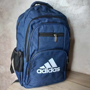 Torbe: Podeljeni unutrašnji deo + srednji i dva mala dela, skladište za piće — 17