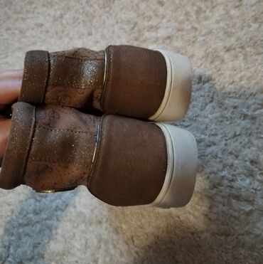 Women's Sneakers and athletic shoes: Guess, 39, bоја - Braon — 7