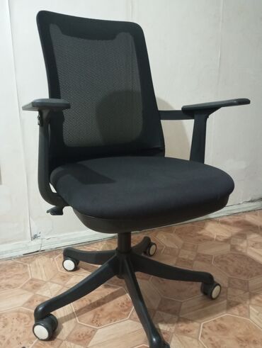 кресло для офиса: Офисное кресло, С колесиками, цвет - Черный