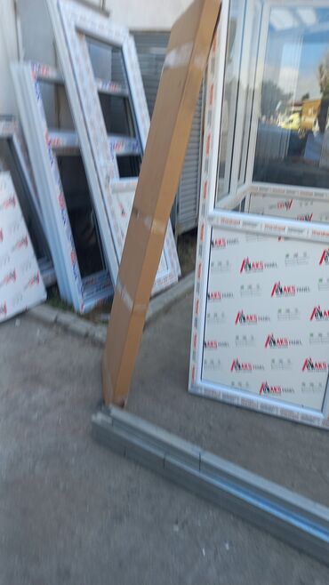 Plastik pəncərələr: Alümi̇ni̇um qapi pəncərə si̇fari̇şi̇. Kəyfi̇yətli. Sərfəli̇ — 13