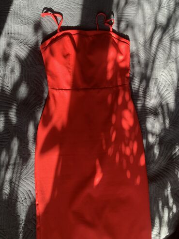 krasnoe plate s otkrytymi plechami: Вечернее платье, Коктейльное, Средняя модель, Без рукавов, S (EU 36)