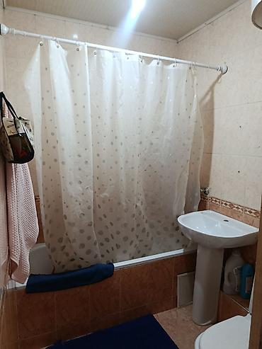 flat osh: Просторная 1‑комнатная квартира. Планировка и помещения: - Прихожая с — 3