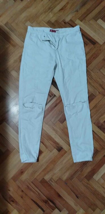 mona pantalone: S, m farmerice
Komad 400
Paket 1200