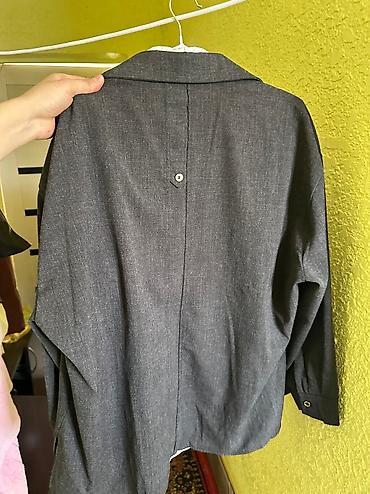 di box: Женские рубашки 
2xl
Мне велика 
А так классные рубашки — 2