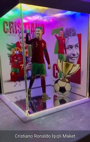 Darts: Şəffaf akril qutuda, daxili işıqlandırması olan futbolçu Osimehnin — 10