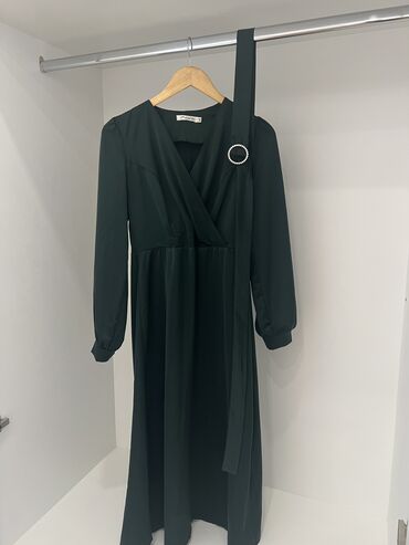 платье вечернее бишкек: Вечернее платье, Средняя модель, M (EU 38), L (EU 40)