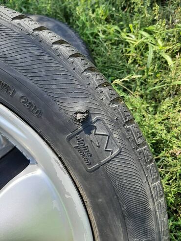 Gume i felne: 4 komada alu felne r15, sa 2 skoro nove i 2 polovne zimske gume. Na — 25