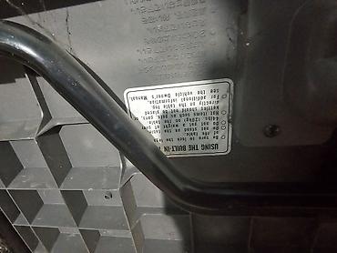 Детали салона: Складной встроенный столик/полка багажника для Honda CR‑V Описание: - — 3