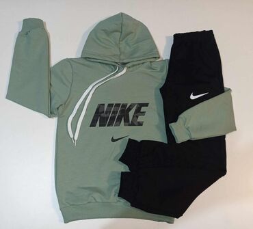 Komplet trenerke: 👇🏻👇🏻TRODELNI SETOVI👇🏻👇🏻 💰💰2750 din ili dva 4500din💰💰 Set sadrzi — 7