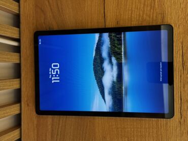 Apple iPad: Bu, böyük ekrana malik, əyləncə və məhsuldarlıq üçün nəzərdə tutulmuş