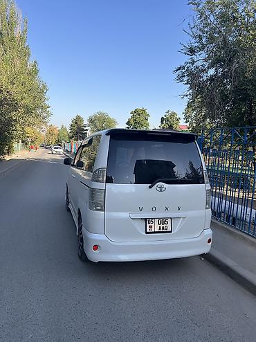 Voyah: Toyota Voxy: 2005 г., 2 л, Вариатор, Бензин, Минивэн — 2