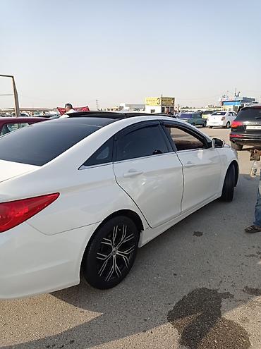 mersedes c 230: Hyundai Sonata (ağ rəng), sedan gövdə. - Güclü benzin mühərriki, ön — 10
