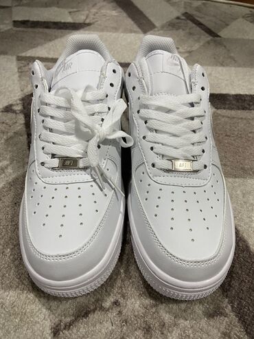 обувь белая: Кроссовки Nike air force НОВЫЕ Ни разу не носились! 40 размер