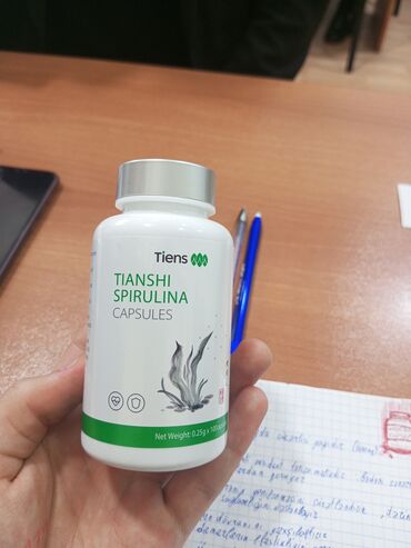 Vitaminlər və BAƏ: Tiens şirkətinin istehsalı olan spirulina kapsulları. Qida əlavəsi