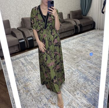 Женская одежда: Новая вечерние платья Пишите на вотсапп Брала за 10000 продаю за 3