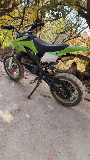 Мотоциклы: Питбайк/мини-кросс мотоцикл для бездорожья. Особенности: - Компактная