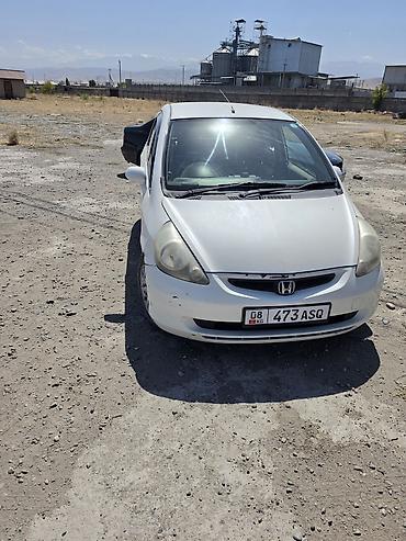 мото номер: Honda Fit: 2002 г., Хэтчбэк — 2