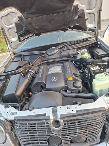 Mercedes-Benz: Mercedes-Benz E-Class: 2.8 l | 1997 il Sedan — 4