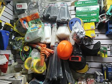 Монтажная пена: Пена клей Somafix 60 секунд 430 сом; Саморезы по дереву, металлу все — 12