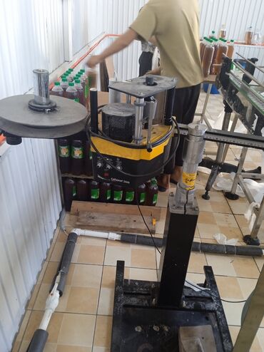 Другое оборудование для производства: Этикетировочные машина автомат kollmat сама клейка