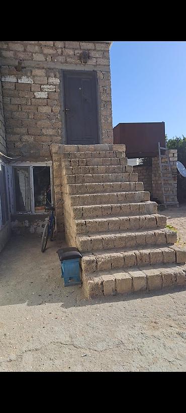 Həyət evləri və villaların satışı: Satılır: həyət evi və bağ sahəsi - Tikinti: daş divarlı, metal qapı; — 3