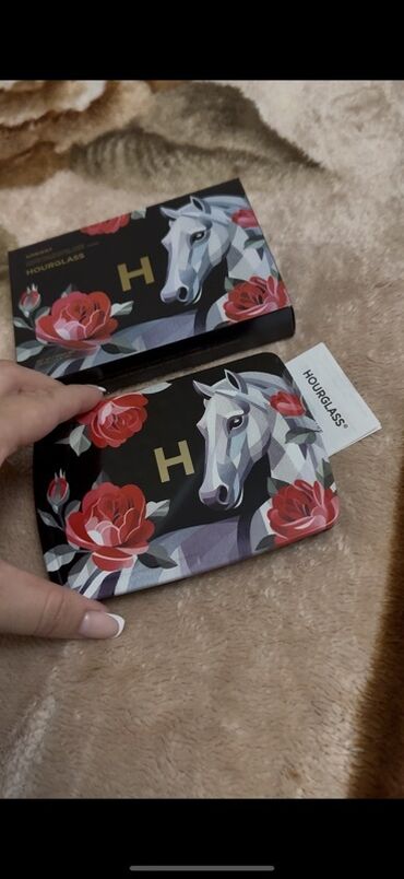 эпоксидные часы: Hourglass Ambient Lighting Edit – лимитированная палетка для лица