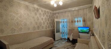 Mənzillər: Nizami metrosu, kubinkada heyet evi satılır . Bir heyetin içinde 2