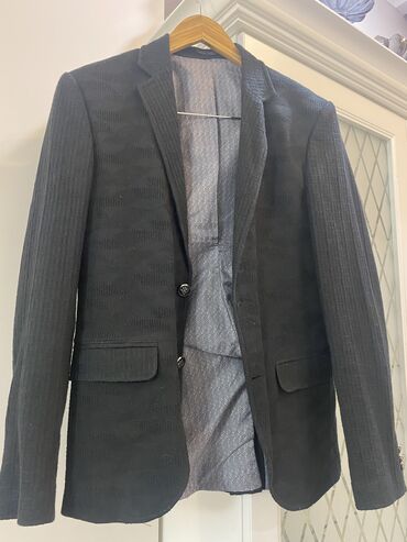 полосатый пиджак мужской: Костюм M (EU 38), цвет - Черный