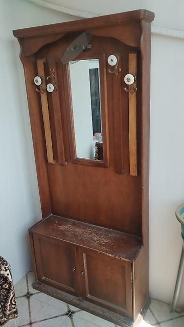 Masa və oturacaqlar 
Televizor altlığı 
Paltar asmaq üçün qarderob