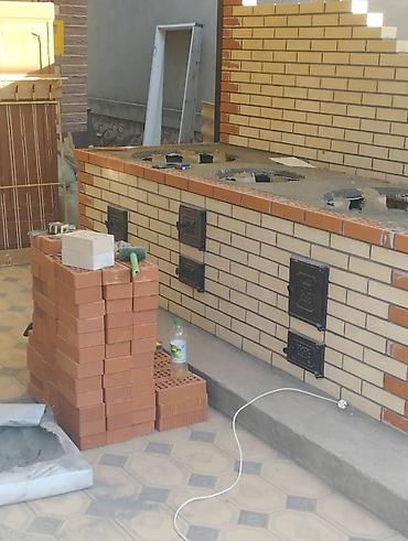 Кладка печей и уличных кухонь из кирпича и мангал помпейская печь