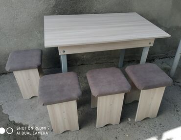 стол и стуля: Комплект стол и стулья Новый