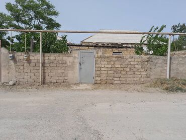 ev 10 az: 3 otaqlı, 2000 kv. m, Orta təmir