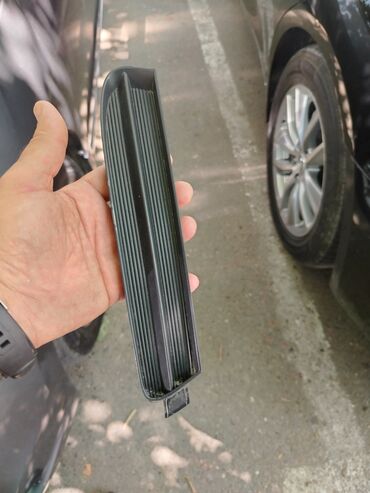 Qapı tutacaqları: Honda Insight 2009-2013 Qara rəngdə, zolaqlı dizaynı olan qabaq