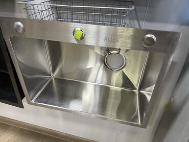 раковины для ванны с тумбой: Кухонная мойка Avina из нержавеющей стали с одной чашей. Мойка имеет