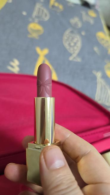 mac cosmetics: Губная помада в стике, коллекция с тиснением «бантик». - Корпус — 3